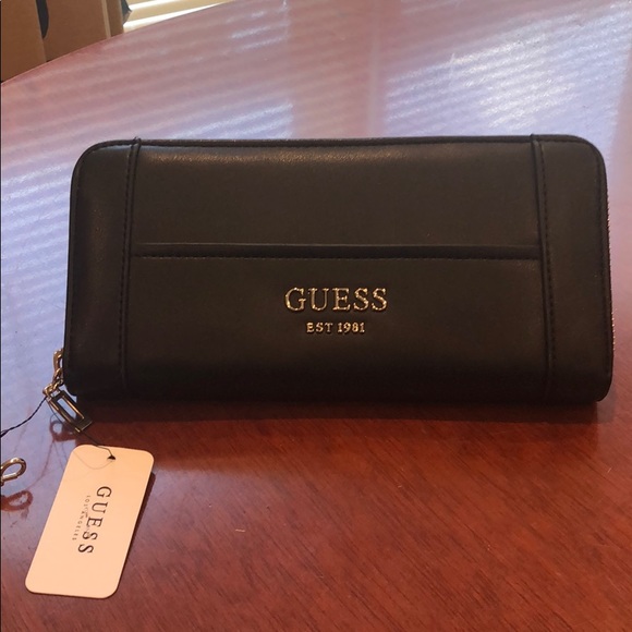 guess black clutch